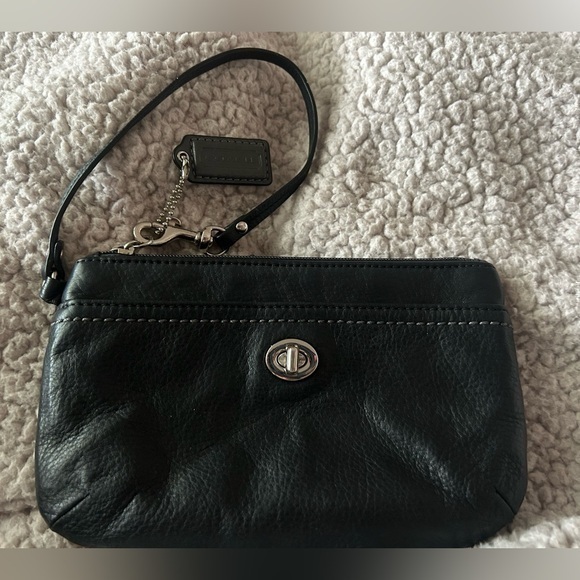 Coach vintage wristlet. Turn-lock silver hardware. Soft pebbled leather. Hangtag - Picture 1 of 4